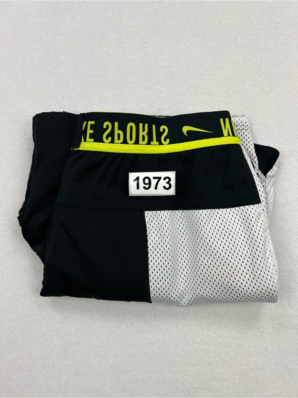 Nike Sportswear Sport Clash Reversible Training Shorts Men Sz L White/Black/Volt